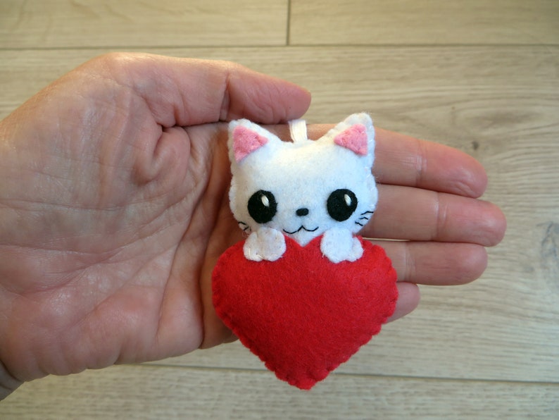 Porte clé chat, mignon, dans un coeur, en feutrine, fait main, cadeau amoureux Rouge