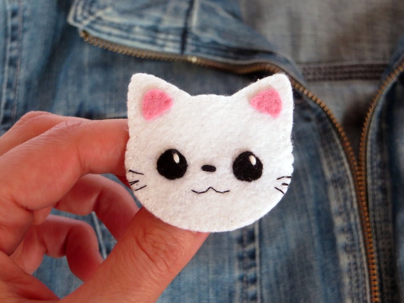 Felt brooch white cat small gift for pet lovers handmade image 1