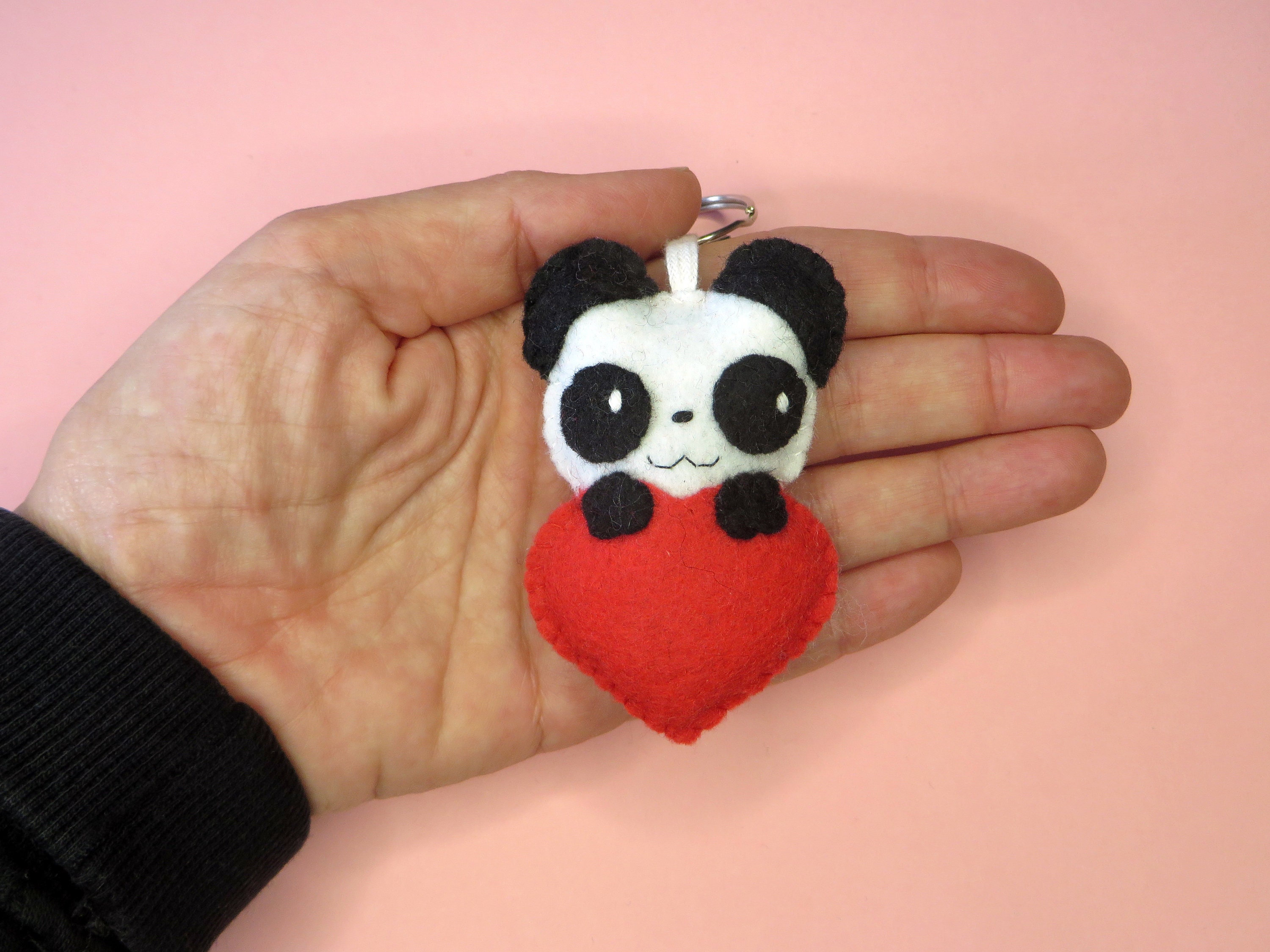 ハート型のパンダキーホルダー、かわいいバッグチャーム - Etsy 日本