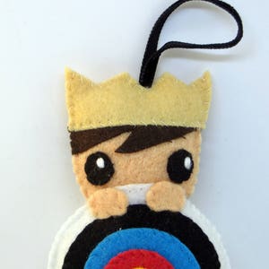 Archery felt ornament, for quiver, little king, in an archery target, archery gift image 6