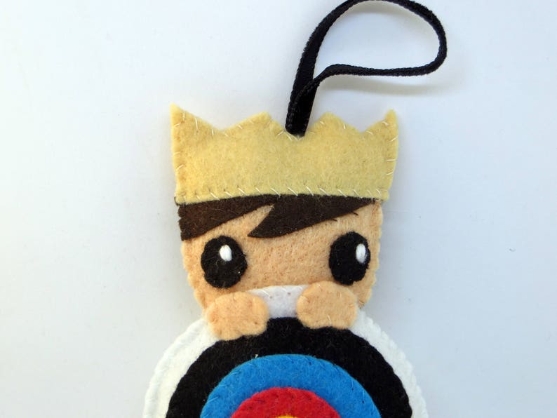 Archery felt ornament, for quiver, little king, in an archery target, archery gift image 6