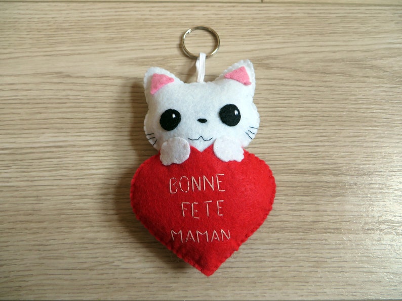 Peluche chat dans un coeur, cadeau fête des mères, kawaii, en feutrine, fait main, à suspendre bonne fete maman