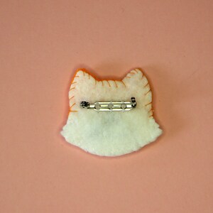 Broche renard, accessoire kawaii, en feutrine, fait main, petit cadeau mignon, plaisir d'offrir made in France image 4