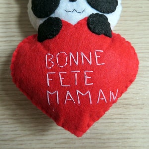 Peluche panda kawaii dans un coeur, en feutrine, à suspendre, fait main, cadeau de fête des mères image 5