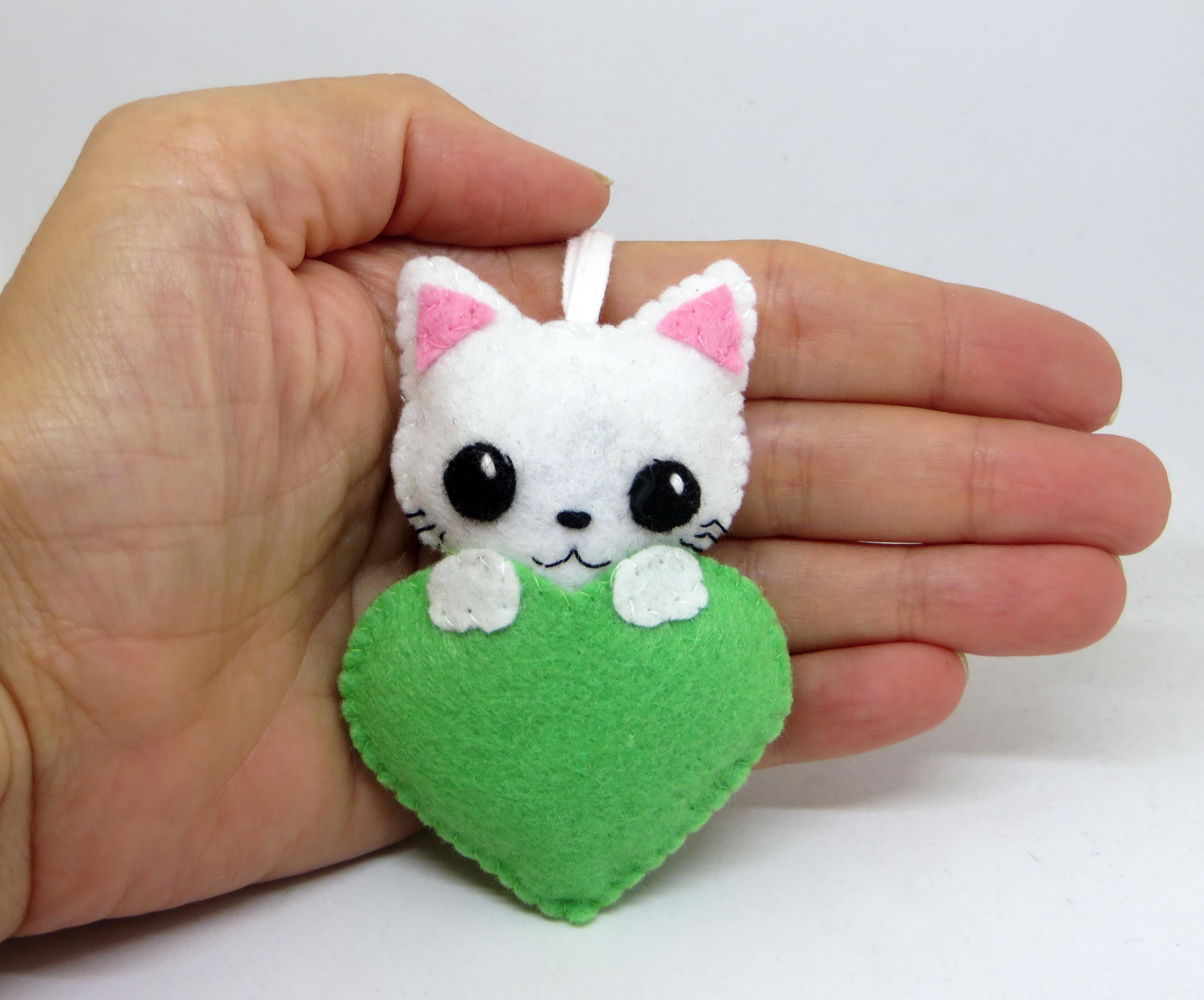 Portachiavi alla moda con ciondolo a forma di cuore e gatti