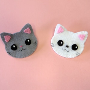 Broche Chat Gris En Feutrine Avec Strass Et Sequins Argentés - Neuf Sans Emballage