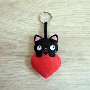 Black cat keychain, kawaii, in felt, handmade, love gift Red