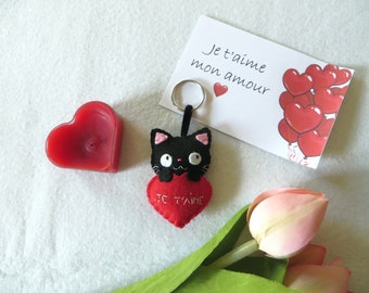Porte clé chat noir dans un coeur, mignonnerie à offrir, en feutrine, fait main, cadeau pour dire je t'aime