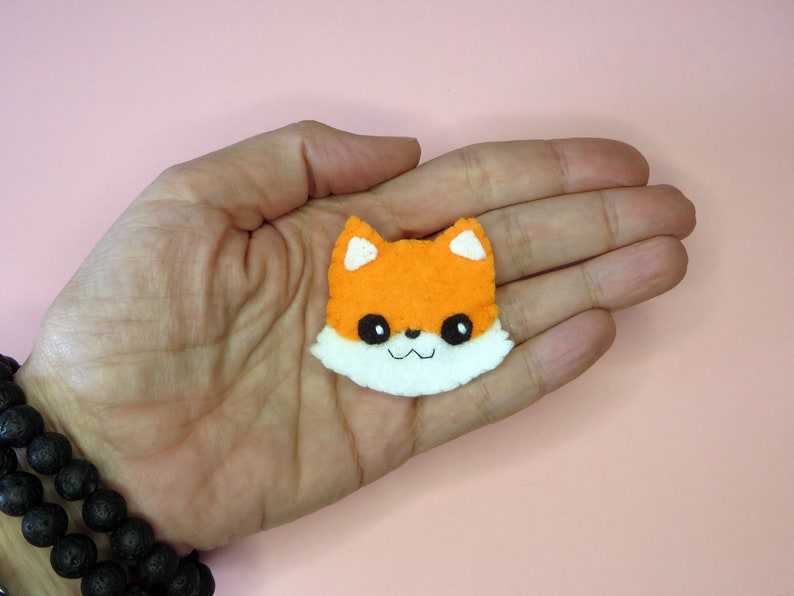 Broche renard, accessoire kawaii, en feutrine, fait main, petit cadeau mignon, plaisir d'offrir made in France image 3