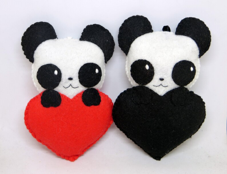 DIY Sewing pattern and tutorial of a felt panda in a heart, english pdf to download image 9