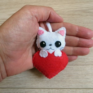 Porte clé chat personnalisé, dans un coeur, en feutrine, fait main, cadeau fête des mères image 4