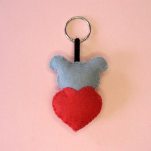 Porte clé koala dans un coeur, peluche kawaii, en feutrine, fait main, idée cadeau pour la fête des mères image 4