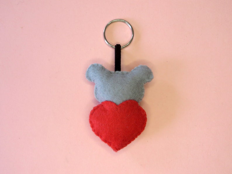 Porte clé koala dans un coeur, peluche kawaii, en feutrine, fait main, idée cadeau pour la fête des mères image 4