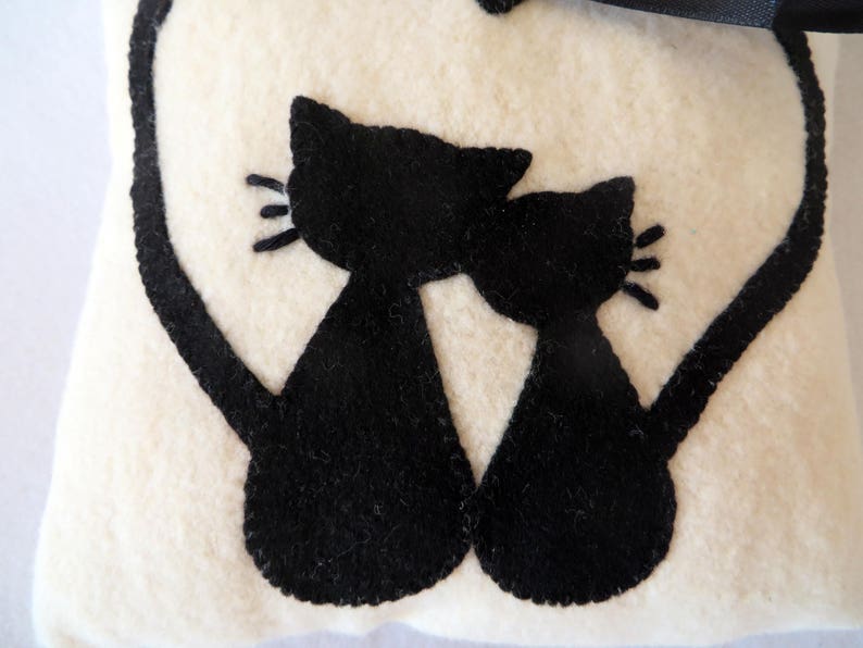 Coussin d'alliances chat, noir et ivoire, pour mariage romantique, fait main, en polaire et feutrine, cadeau de mariage image 7