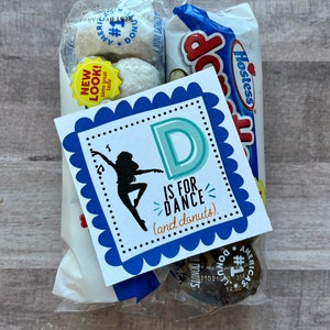 DESCARGA INSTANTE Competencia de baile Donuts Imprimibles Etiquetas de alegría Regalos de chocolate Golosinas Tarjetas de escenario Porristas Hermanas bailarinas Pom Candy