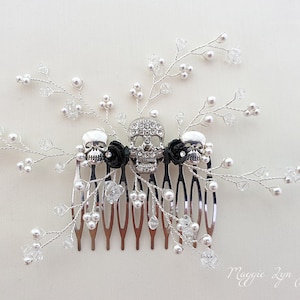 Skull Bridal hair comb, Gothic bridal hair accessories, Gothic hair comb, Gothic headpiece, Skull headpiece, Skull hair comb, Gothic wedding