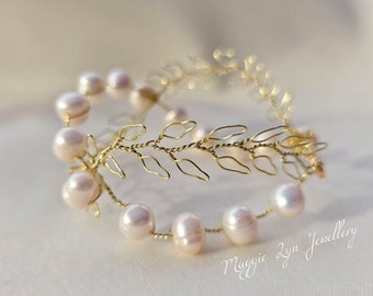 Gold bracelet - Gold pearl bracelet - chunky pearl bracelet - Gift for her - Gold leaf Bracelet - Gold Bridal jewellery - Gold Cuff bracelet