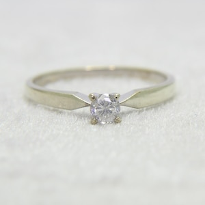 9ct White Gold 0.20 ct Diamond Ring Size 6 3/4 - N