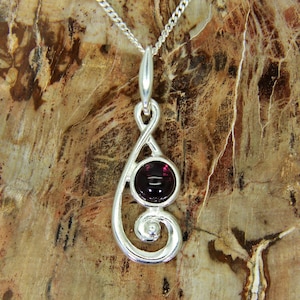 Sterling Silver Garnet Pendant 18&quot; Chain