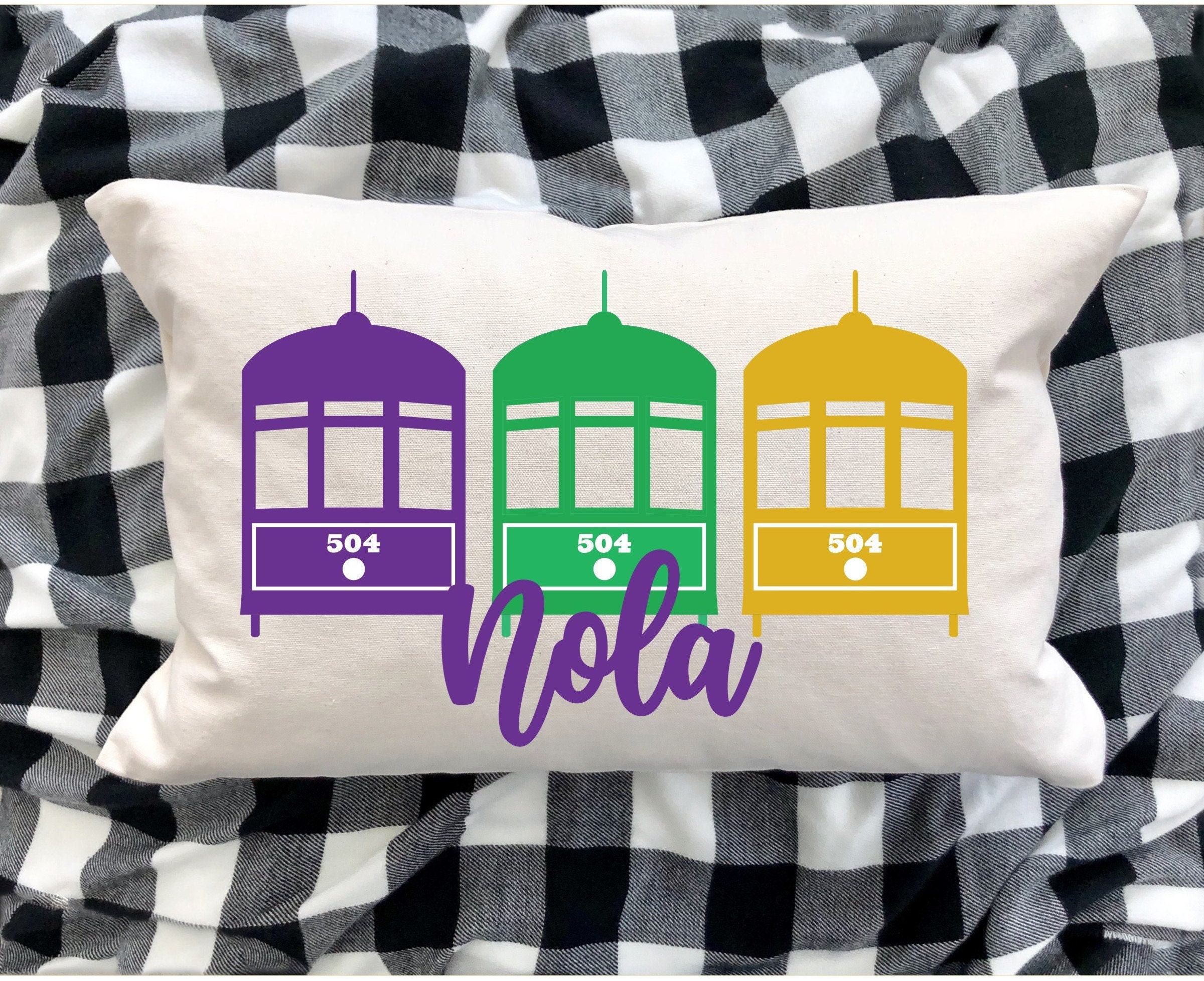 do streetcars run during mardi gras