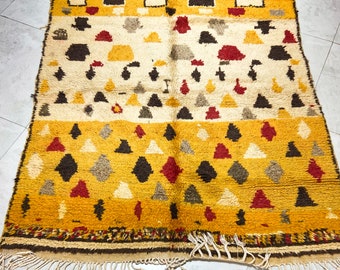 Vintage boujad rug. Vintage Morocco rug. Yellow handmade rug