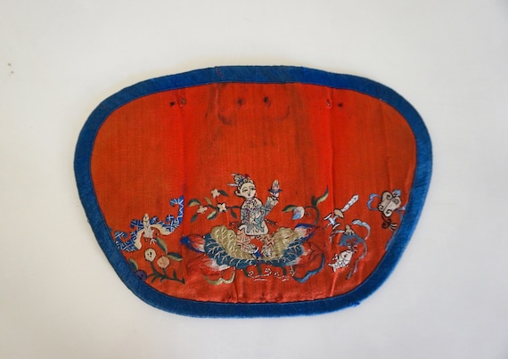 Ancient embroidered purse in Chinese silk. Chinese
