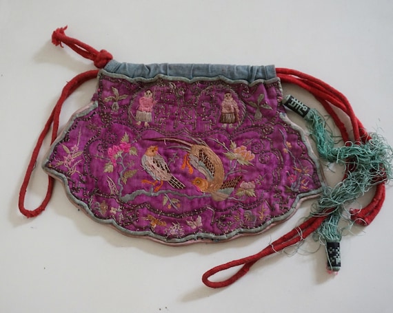 Antique embroidered bag in Chinese silk. Ancient C