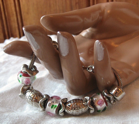 Beaded Floral and Silver Tone Bracelet - Vintage … - image 3