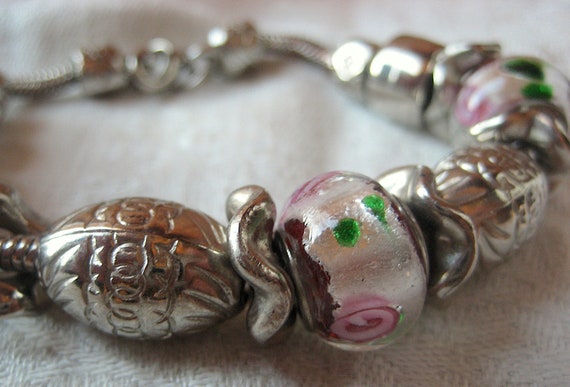 Beaded Floral and Silver Tone Bracelet - Vintage … - image 1