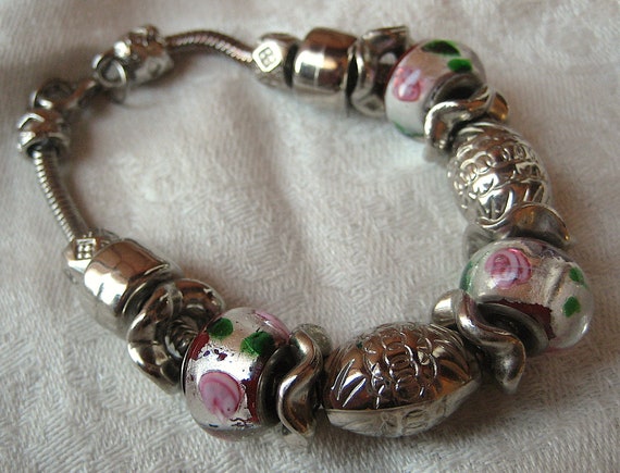 Beaded Floral and Silver Tone Bracelet - Vintage … - image 5