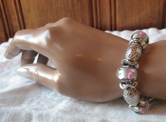 Beaded Floral and Silver Tone Bracelet - Vintage … - image 2