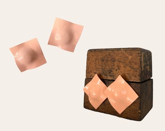 Peach Sculptural Wavy 80’s Stud Earrings (Pierced)