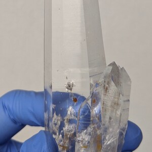Quartz Crystal - La Belleza, Santander, Colombia - 101 x 39 x 22mm Optical Clear Point