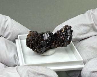 Vesuvianite - Pakistan - 30 x 17 x 16mm - Idocrase - Mineral Specimen Crystal Cluster