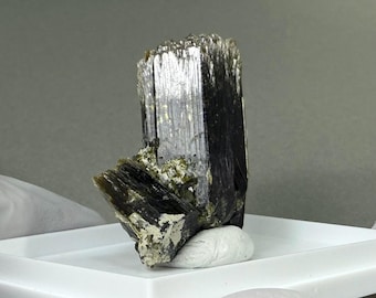 Epidote - Pakistan - 48 x 35 x 21mm - Mineral Specimen Crystal