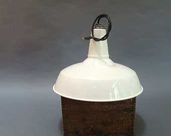 Farmhouse Lighting, Industrial Light, Benjamin, White Enamel, Farmhouse Decor, Barn Light, Vintage, Pendant, 18 inch, 18"