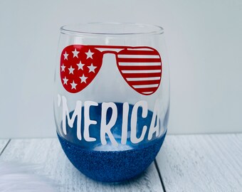 Merica Glitter Dipped Wine Glass / Red, White and Blue Wine Glass / Patriotic Wine Glass / 4th of July glass / America Wine Glass