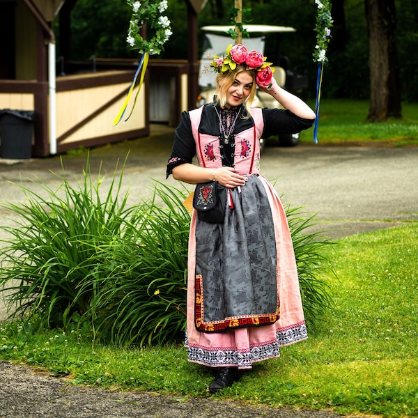 Besticktes skandinavisches Kostüm; Folklore Kleid; Bund; Folkdrakten; Schwedisches Kleid; Norweger Kleid; Dänisches Kleid KORSETT und ROCK BUNDLE