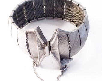 Vintage Signed Elizabeth Morrey Silver-Tone Art-Nouveau Art-Deco, Bracelet with Safety Chain.