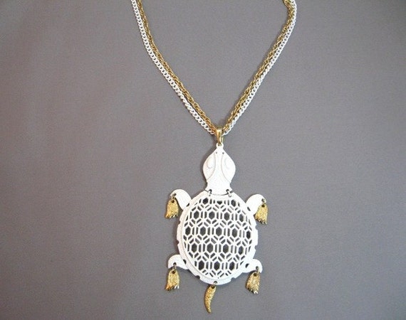 Vintage 70's large white Turtle necklace on 18" c… - image 1