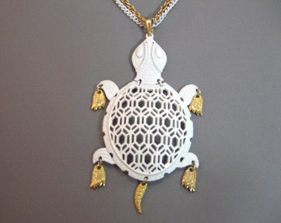 Vintage 70's large white Turtle necklace on 18" c… - image 2