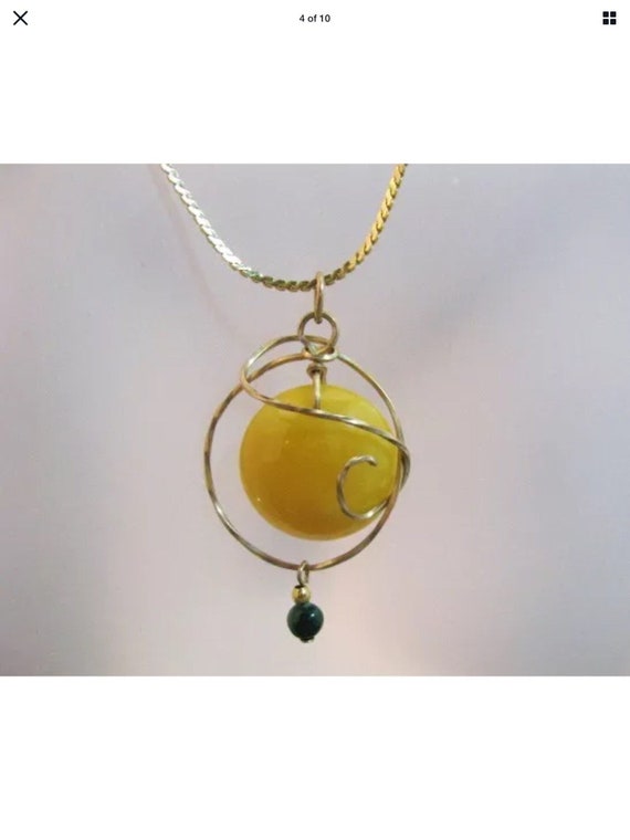 Round butter amber gold tone metal necklace penda… - image 4