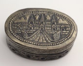 VintaeE White Metal Tarnished Oriental Box Silver Color Nicely Decorated pill snuff Box Gift for him her Fathers Day Birthday Housewarming