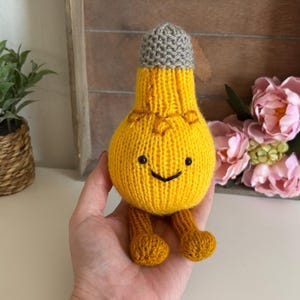 Lenny Lightbulb KNITTING PATTERN / Cute JellyCat Dupe Plushie Toy tutorial / Knitted Amigurumi Childrens Gift / PDF Download