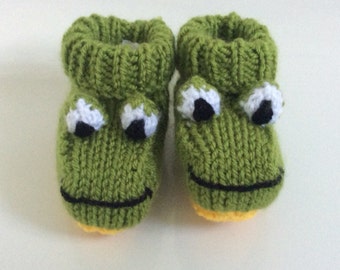 Frog knitted baby booties knitted socks shoes handmade unisex baby girl baby boy baby gift knitted boots knitted animal booties