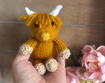 Mini Highland Cow Toy Knitting Pattern / Baby Animal Plushie PDF Download / Amigurumi Easy Fun Tutorial