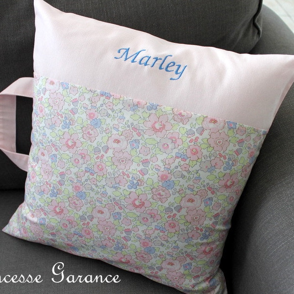 Rentrée scolaire, anniversaire * coussin, taie coussin, sieste, école, Liberty Betsy Dragée, sur commande