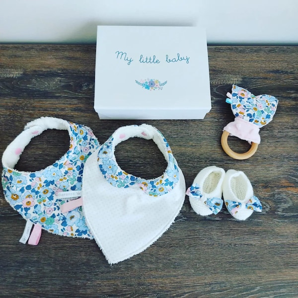 Naissance - Baby box, coffret comprenant 4 créations en liberty Betsy denim - en stock