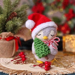 Pinguino di Natale con albero di Natale schema amigurumi all&#39;uncinetto - ITA