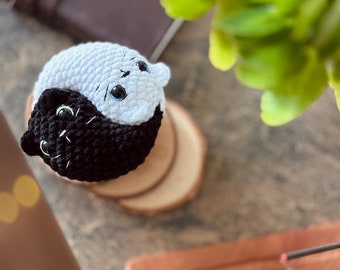 Crochet Yin Yang Cats: Car Mirror Accessory